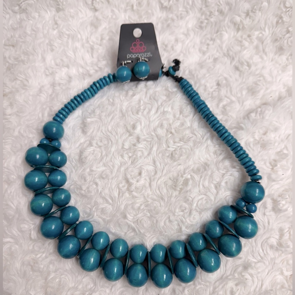 Paparazzi Necklace and Earring Set